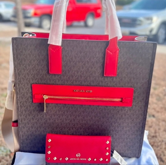 Michael Kors Handbags - NWT MICHAEL KORS XLG NS KENLY TOTE.14"×14"!